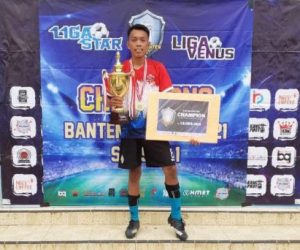 AAN MUNAWAR Remaja Asli Putra Daerah Banjarsari Raih Hadiah Utama Liga Banten