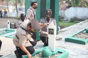 Jelang Hari Bhayangkara ke-75, Polres Lebak Laksanakan Upacara Ziarah di TMP Sirna Rana