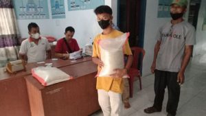 HINDARI KERUMUNAN.. PENYALURAN BERAS PPKM DI DESA CISIMEUT RAYA DIJADWALKAN 2 HARI