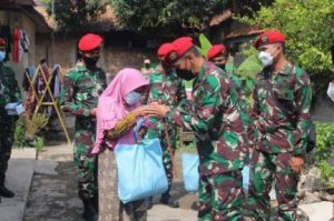 Jumat Berkah Bakti Sosial Grup 1 Kopassus Sebagai Wujud Peduli Dimasa Pandemi Covid-19