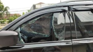 Sedang Sholat Jumat, Mobil Anggota LSM GERAM Jadi Korban Pencurian Pecah Kaca di Bojong Cikupa