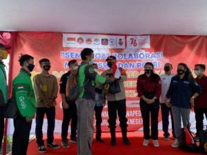 Gabungan 5 Aliansi BEM se Indonesia Bagikan 1.500 Sembako dan Vaksin di Tangerang
