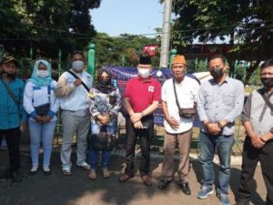 Ketum PPWI Sumbangkan Puluhan Nasi Kotak  Dalam Giat Jumat Berkah di PPWI Lebak