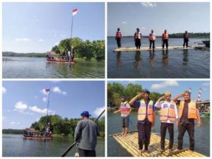 Unik dan Khidmat, Pemdes Katapang Laksanakan Upacara HUT RI Ke 76 Di Atas Air Bendungan Cikoncang
