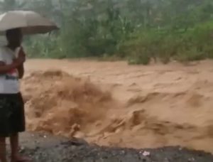 Akibat Luapan Sungai Cidurian-Bogor, Jembatan Terputus dan 30 Orang diungsikan