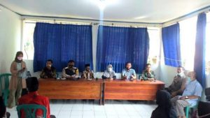 Tidak Bosan-Bosan, Bhabinkamtibmas Polsek Cijaku Ajak  Masyarakat Untuk Vaksinasi Covid-19