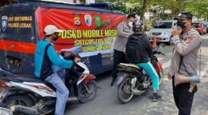 Wujudkan Taat Prokes, Posko Mobile Masker Polres Lebak Polda Banten Keliling Bagikan Masker