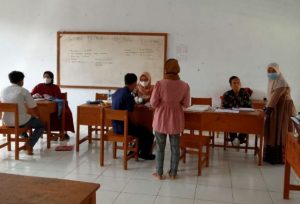 Pelaksanaan Vaksinasi Covid-19 Bagi Pelajar di SMK Bina Bangsa Kec Cikulur
