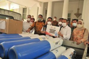Hadapi Pandemi Covid-19, Wabup Lebak Menerima Bantuan Alkes Dari Kadin Banten