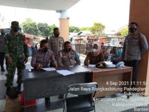 Polsek Warunggunung Polres Lebak ajak Warga dan Para Pedagang Pasar Sampay ikuti Vaksinasi Covid-19