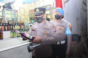 Hari Kedua Ops Bina Kusuma, Polres Serang Kota Polda Banten Amankan Puluhan Botol Miras