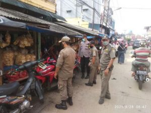 Guna Kurangi Kemacetan, Polsek Malingping Bersama Koramil dan Satpol PP serta Dishub Tertibkan Parkir Liar di Pasar Malingping