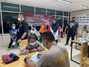 126 Karyawan PT. SHB mengikuti Vaksinasi Polsek Rangkasbitung Polres Lebak