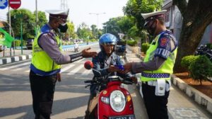 Ops Patuh Maung 2021, Sat Lantas Polres Lebak Polda Banten Bagikan Masker di Alun-alun Rangkasbitung