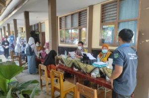 Mendukung PTM, Polsek Malingping Polres Lebak bekerja sama PKM Malingping gelar Vaksinasi di Sekolah