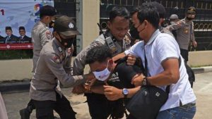 Aksi Unjuk Rasa Mahasiswa Sambut HUT BANTEN Ke 21 Berujung Ricuh