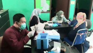 Antusias Warga Ikuti Vaksinasi yang di Gelar Polsek Cileles Polres Lebak dan Nakes PKM Prabugantungan