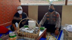 Perkuat Sinergi Ulama-Umaro, Sat Binmas Polres Lebak Polda Banten Silaturahmi ke Kyai Jayadi