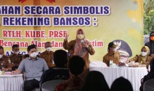 Bupati Irna Berikan Bantuan RTLH Untuk Warga Miskin di Kec Cigeulis