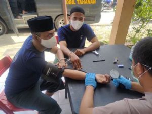 Cegah Penyebaran Covid-19, Sat Tahti dan Si Dokes Polres Lebak Polda Banten Cek Kesehatan dan Vaksin Tahanan