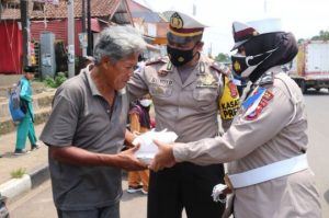 Jumat Berkah, Giat Satlantas Polres Pandeglang Sambangi Masyarakat di Pasar Anten