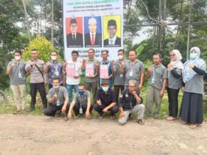 Panitia Pemilihan Kepala Desa Sukamulya Kecamatan Cibeber Sosialisasikan Tata Cara Pencoblosan Surat Suara