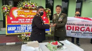 HUT TNI ke-76, Kapolres Lebak Polda Banten berikan Kejutan Dandim 0603 Lebak