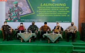 Kodim 0601/Pandeglang Salurkan Bantuan Kepada Ribuan PKL dan Warung
