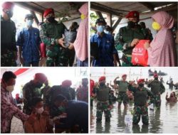 Kopassus Peduli Dalam Serbuan Vaksinasi Bagikan Sembako Serta Menanam Mangrove
