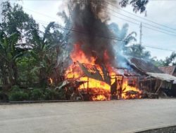 Diduga Akibat Konsleting Listrik, Sebuah Warung di Desa Cipeundeuy Ludes Terbakar