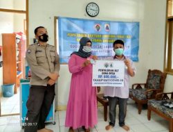 Bhabinkamtibmas Polsek Leuwidamar Polres Lebak Dampingi Pembagian BLT Dana Desa Nayagati Tahap 10 & 11
