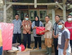 Polsek Gunung Kencana Polres Lebak Salurkan Bantuan Sosial di Desa Gunung Kencana