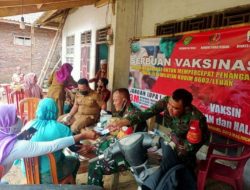 Semangat Babinsa Koramil 0313/Malingping Kodim 0603/Lebak Bergerilya Dor to Dor Ajak Warga Untuk di Vaksin