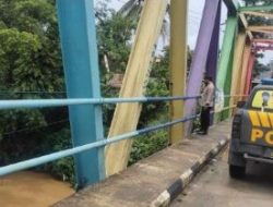 Patroli Cek Debit Air Sebagai Upaya Polsek Malingping Polres Lebak Waspadai Bencana Banjir