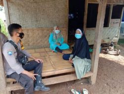 Bhabinkamtibmas Polsek Cijaku Blusukan Sosialisasikan Gebyar Pekan Vaksin Covid-19 dan Menghimbau waspada Bencana Alam