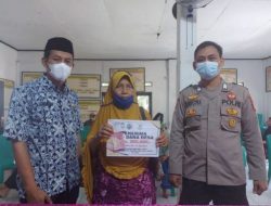 Bhabinkamtibmas Polsek Malingping Polres Lebak monitoring penyaluran BLT DD Desa Malingping Utara