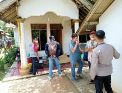 Polsek Cijaku Polres Lebak Door To Door Sasar Warga Yang Belum Vaksin Covid-19