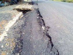 Proyek Ruas Jalan Cibaliung Alami Kerusakan Kembali, Pengguna Jalan Minta Pengawas Tak Main-Main