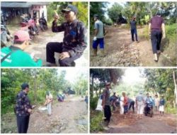 Kades Hasan dan Warga Desa Ciseureuheun Gotongroyong Jalan yang Rusak Parah