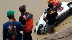 Honda Brio Nyemplung ke Sungai Bengawan Solo, Gegera Injak Rem Tapi Keliru Gas