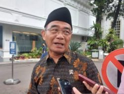 Respons Menko PMK Terkait Ribuan KIP yang Berserakan di Lapak Rongsok