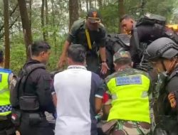 Sinergitas TNI-Polri di Posyan Cipanas Galunggung, Evakuasi Pengunjung Yang Alami Kecelakaan