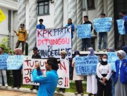 PMII Demo Bupati Pandeglang, Desak KPK Usut Kekayaan Trah Dinasti Natakusuma