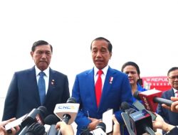 Presiden Joko Widodo Tunjuk Mahfud MD Jadi Plt Menkominfo