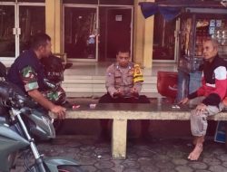 Bhabinkamtibmas Kel. Nagarawangi bersama Babinsa laksanakan Giat Door to Door Kamtibmas di Wilayah Binaannya