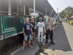 Anggota Bhabinkamtibmas Kel. Empangsari melaksanakan giat sambang ke warga