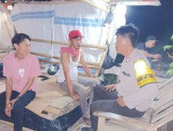Duo Bhabinkamtibmas Ngumpul Bareng Warga Dusun Krajan, Batujaya
