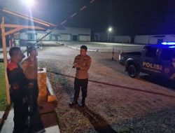 GUNA MENCEGAH TERJADINYA GANGGUAN KAMTIBMAS, BHABINKAMTIBMAS GELAR PATROLI MALAM HARI