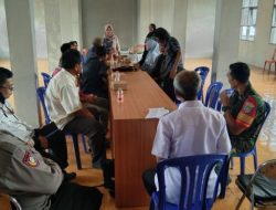 Sinergitas TNI-Polri Monitoring kegiatan Forum Konsultasi Publik Pendataan Awal Registrasi Sosial Ekonomi (REGSOSEK) tingkat Kel.Sumelap