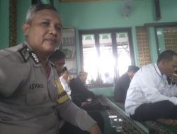Anggota Bhabinkamtibmas Kelurahan Setiajaya Polsek Cibeureum melaksanakan pengamanan Pendataan Awal Registrasi Sosial Ekonomi di Kelurahan Setiajaya Kecamatan Cibereum
